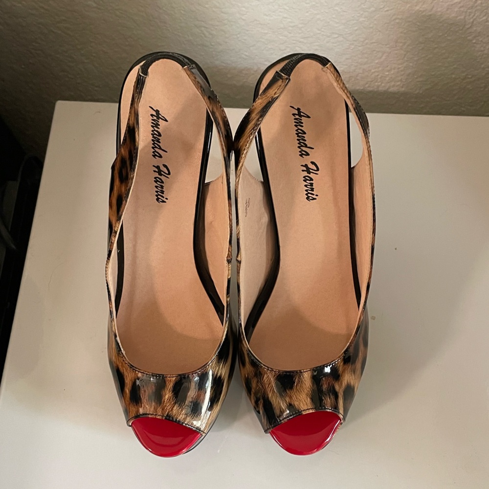 Amanda Harris leopard print peep-toe heels size 6.5